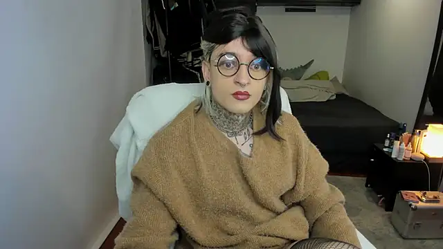 ShiiraVelkor online show from October 22, 9:55 am