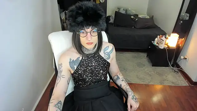 ShiiraVelkor online show from February 5, 9:14 am