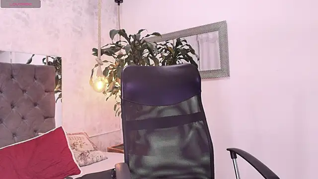 maddy cooper  online show from December 29, 8:58 pm