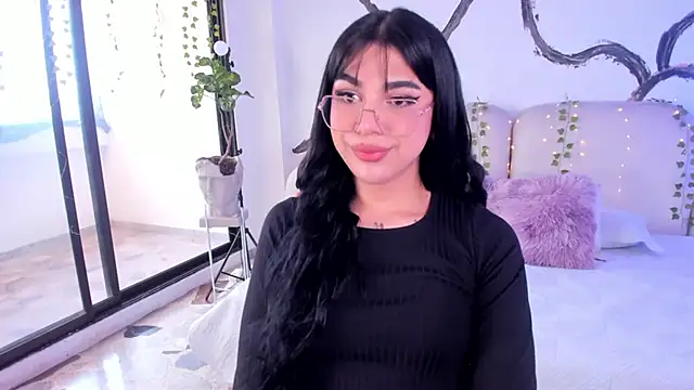 RoseCassie online show from October 30, 1:54 pm