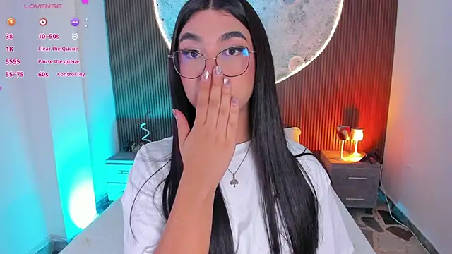 RoseCassie online show from June 3, 1:45 pm