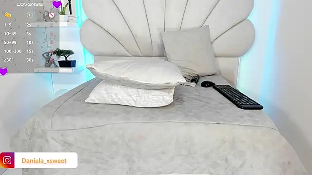 Danielaangelina online show from January 18, 7:16 am