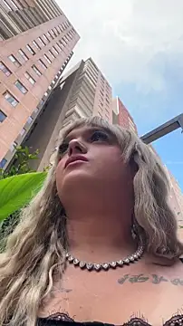 ScarletThompsonx online show from June 12, 5:45 pm
