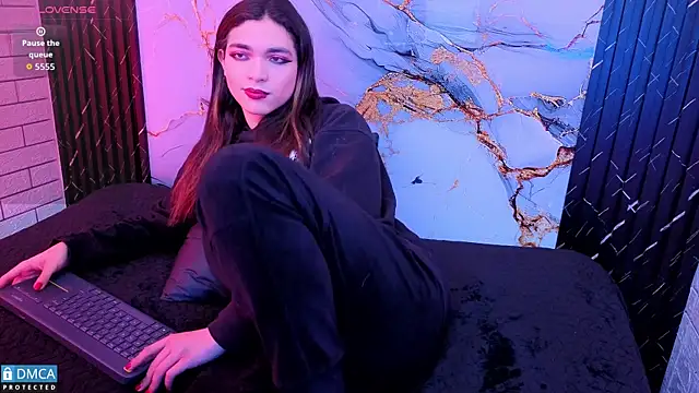 MaeveKuro online show from February 18, 3:14 am