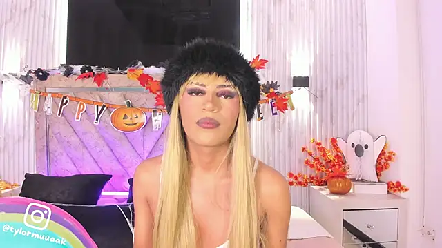 Taylor Harveey online show from October 28, 8:17 pm