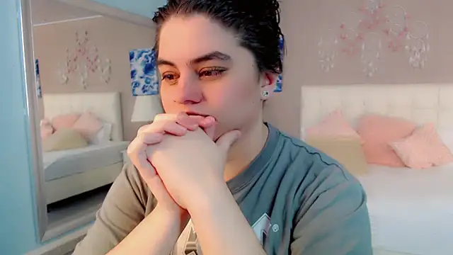 maddissonivanova online show from April 13, 7:07 pm