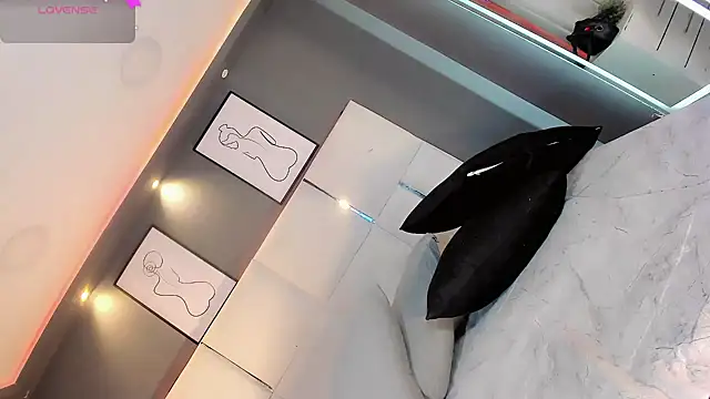 LiaFernandaa online show from April 9, 1:28 pm