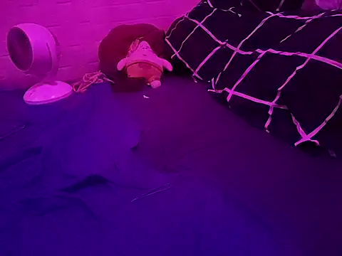 Kellye hotTs online show from February 7, 8:53 am