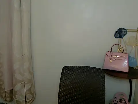 Annaloula online show from November 19, 1:33 pm