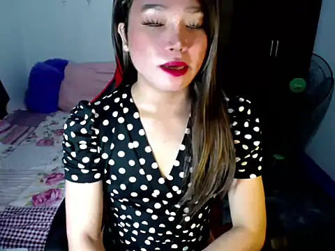 Urassiansweetcummer online show from October 26, 3:46 am