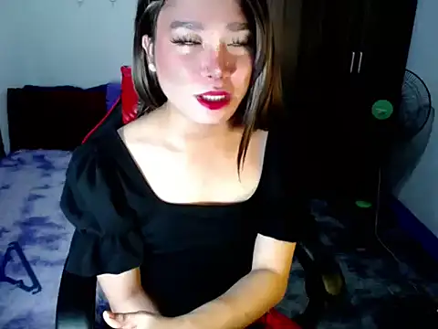 Urassiansweetcummer online show from November 13, 3:27 am