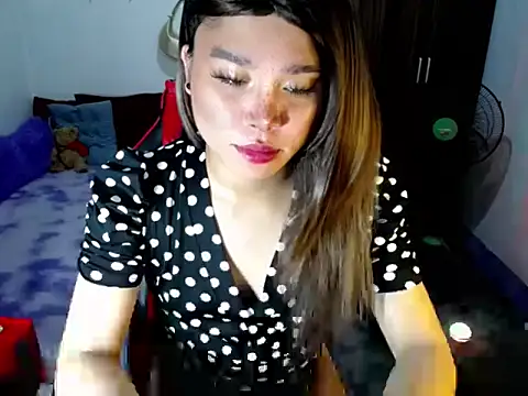 Urassiansweetcummer online show from March 26, 3:43 am