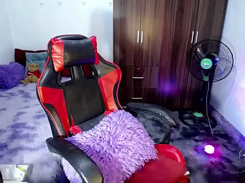 Urassiansweetcummer online show from April 3, 9:46 pm