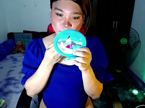 Urassiansweetcummer online show from April 10, 2:29 am