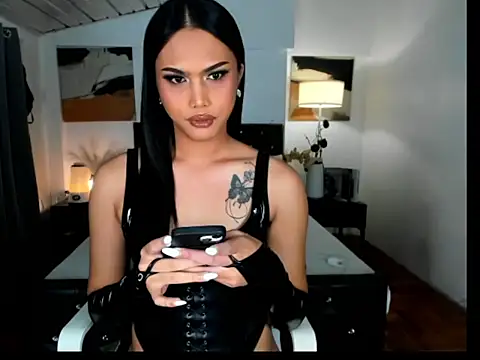 CallaWang online show from December 3, 9:30 pm