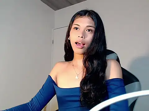 urcurlydiva online show from December 19, 3:39 pm