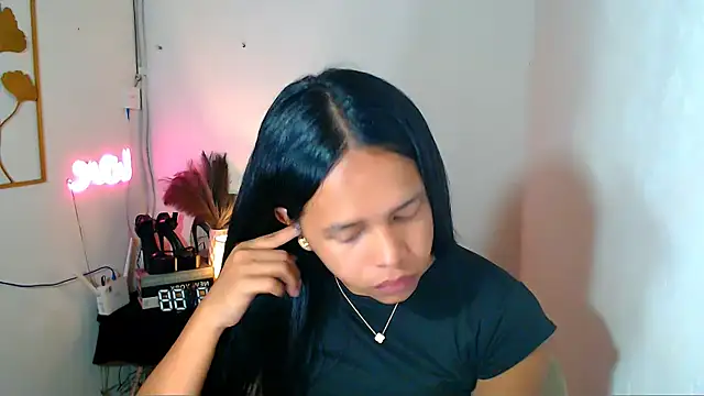 Lorainnelustts online show from March 2, 4:51 am