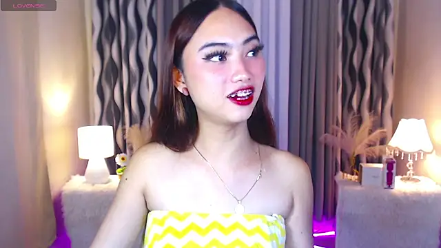 Kiah Wyatt online show from November 9, 6:47 am