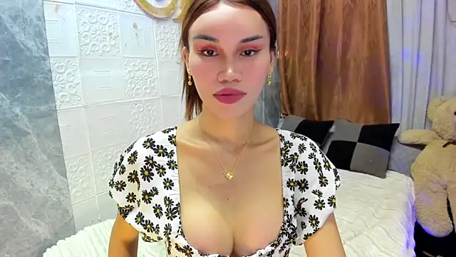 Snapshot of Ms_Monica chatting on September 23, 4:40 am Ms Monica online show from September 23, 4:40 am