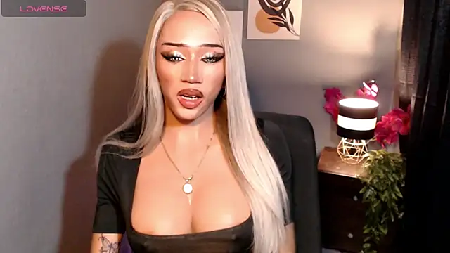 AiraCumSlut online show from April 13, 5:06 pm