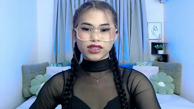 PrettyBlythes TS online show from December 3, 3:11 am