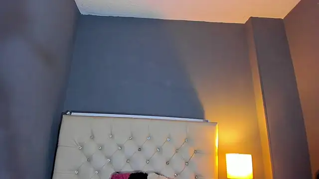 OrianaSaenz  online show from November 15, 10:19 pm