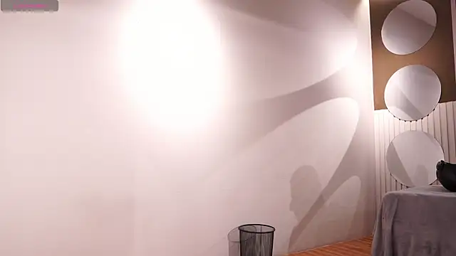 Ariaa Isabell online show from November 5, 6:30 pm