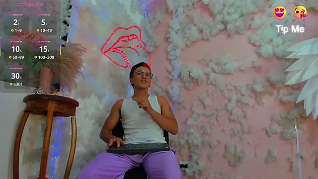 Snapshot of luxy_ary chatting on September 18, 10:59 pm luxy ary online show from September 18, 10:59 pm