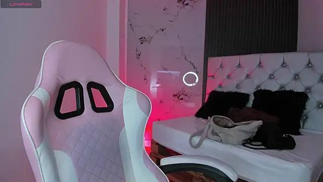 chloesagee online show from October 28, 11:35 pm