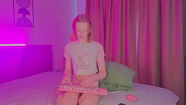 Olivia-Pink online show from June 1, 7:32 am