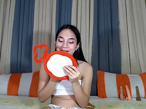 Jadehotcum online show from December 13, 7:40 pm