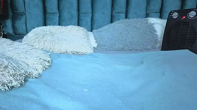 Emma Foxi online show from March 31, 8:55 pm