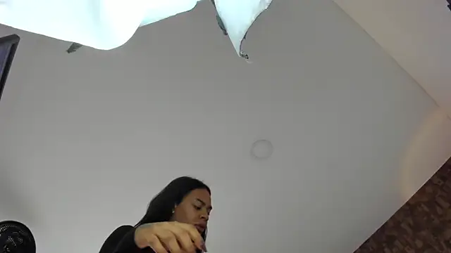 sweet  vanessa1 online show from April 5, 9:02 pm