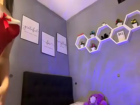 lelasohna online show from November 30, 1:13 pm