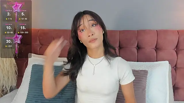 victoria decapri online show from February 18, 7:43 pm