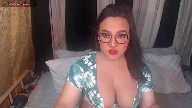 Hotcum ella online show from May 5, 11:11 pm