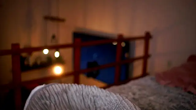 Emilyvanroessel online show from March 5, 6:35 pm