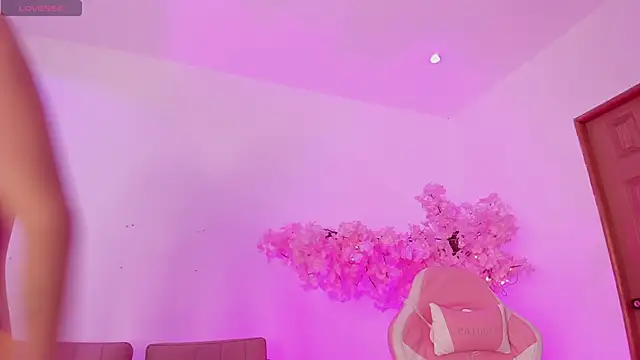 Doll Isa  online show from January 15, 6:50 pm