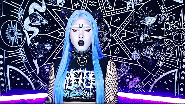 naomi satan online show from April 8, 10:44 pm