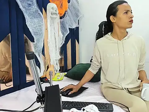 Aisha hotts777 online show from October 30, 4:55 am