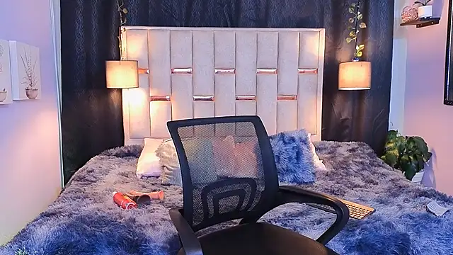 melody-rouss online show from September 14, 5:23 am