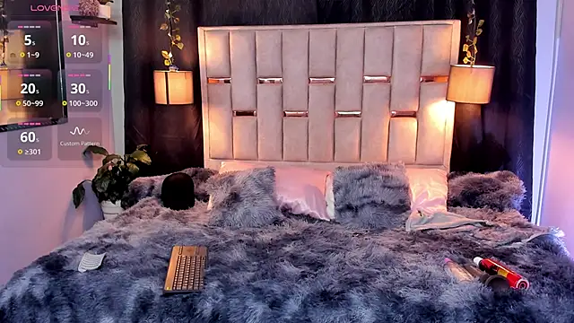 melody-rouss online show from September 30, 7:19 am