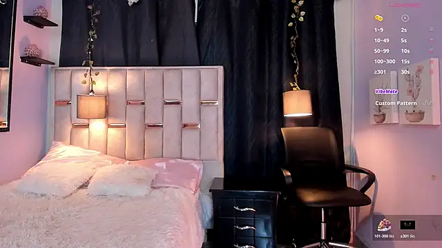 melody-rouss online show from December 4, 2:59 am