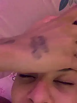 luluzinhax online show from January 19, 4:10 am