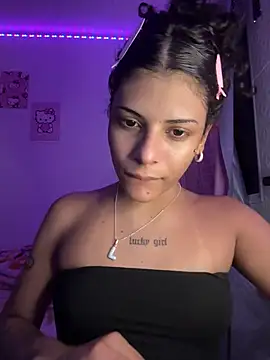 luluzinhax online show from April 1, 4:25 am