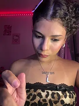 luluzinhax online show from April 4, 4:32 am