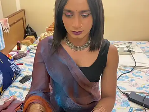 LuvLayla online show from March 28, 8:00 pm