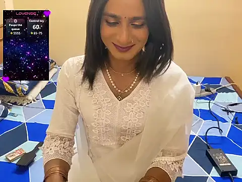 LuvLayla online show from April 22, 8:16 pm