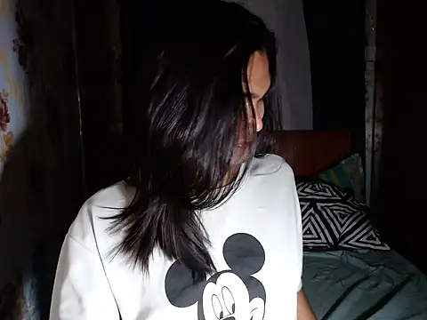 lady in moon online show from March 3, 2:24 pm