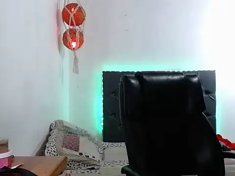 lola diez online show from February 20, 10:01 pm